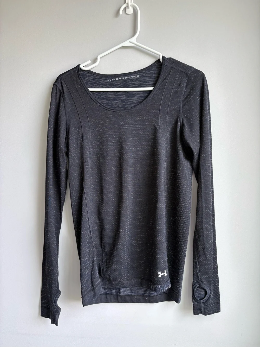Under Armour Women's Long Sleeve Black Athletic Top with Thumbholes - Picture 1 of 6